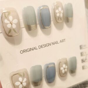 Floral Nail Art Set in Blue and Cream Press on nails